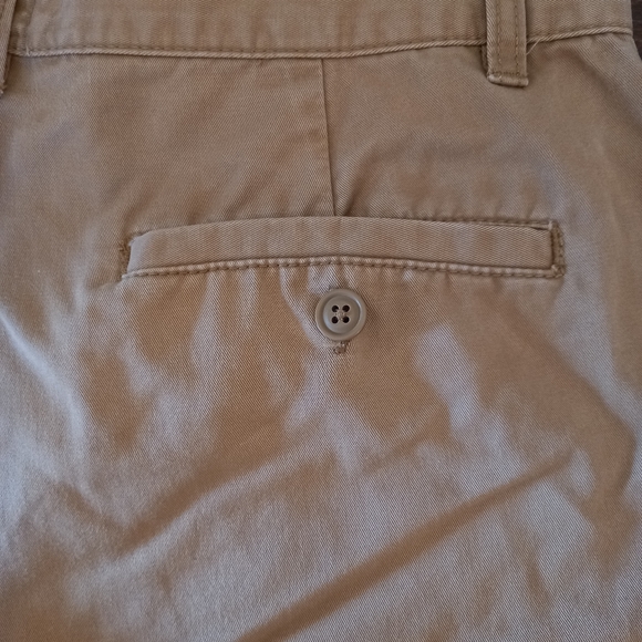 GAP khaki shorts size 30 - Picture 2 of 5